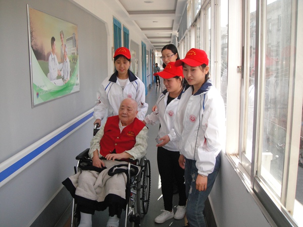 我系开展“敬老月”系列志愿服务活动