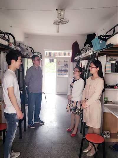 我系深入学生寝室开展安全隐患大排查 我系深入学生寝室开展安全隐患大排查