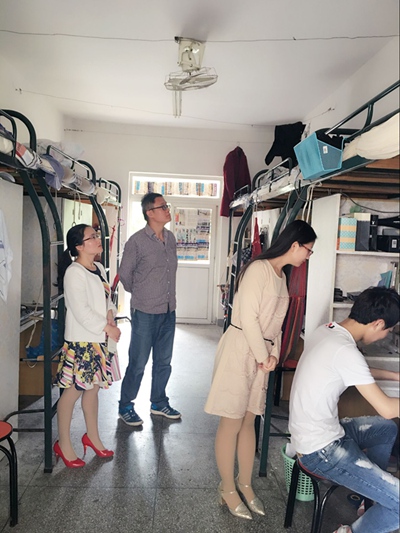 我系深入学生寝室开展安全隐患大排查 我系深入学生寝室开展安全隐患大排查