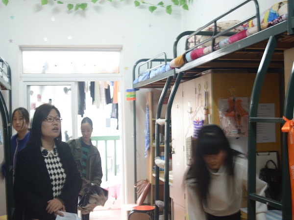 我系开展“文明行为伴我行”系列活动