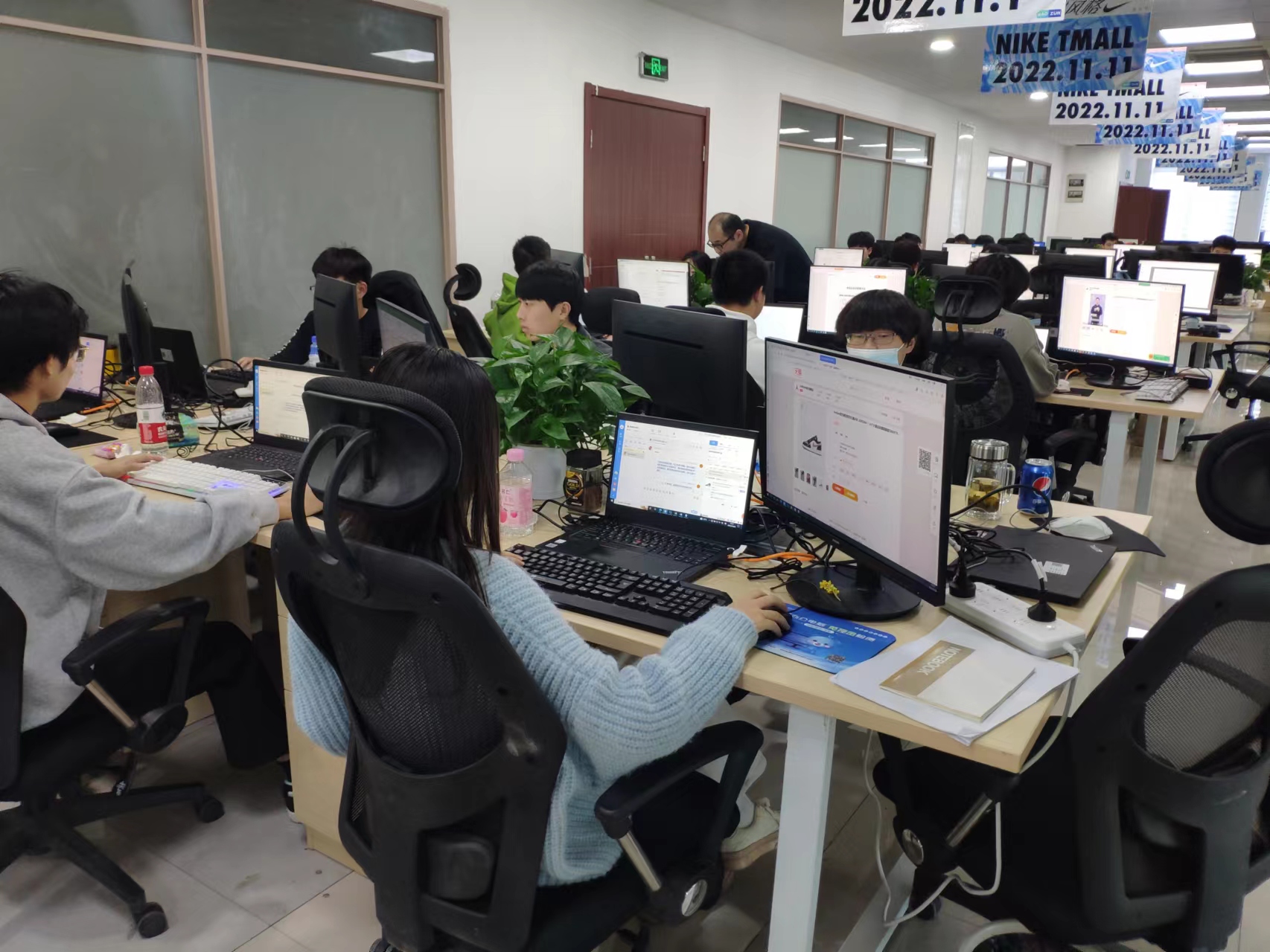 我校教务处赴企业调研学生岗位认知实习情况