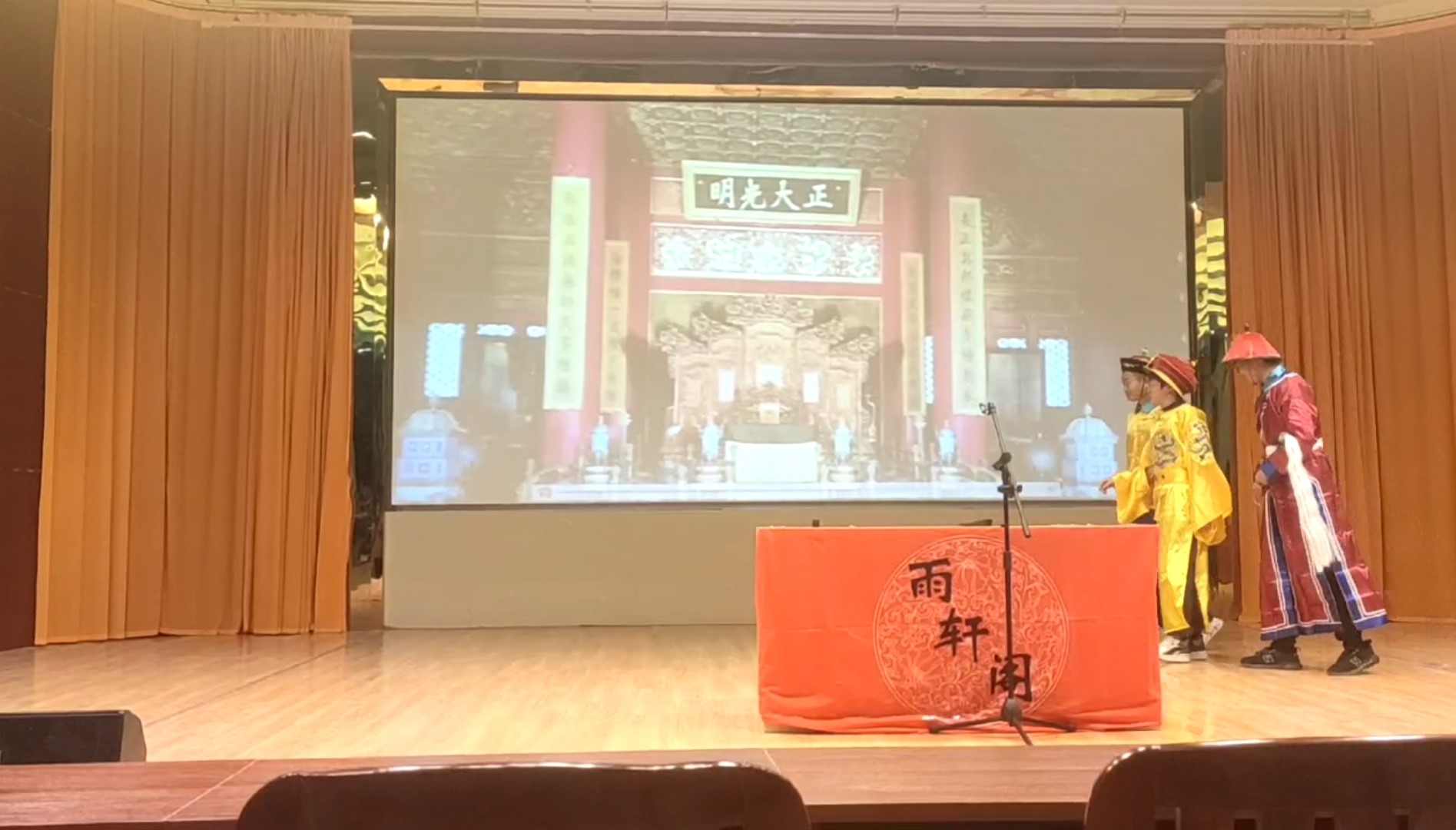 雨轩阁相声社:“丰富校园生活,提升自身魅力”相声大汇演圆满成功