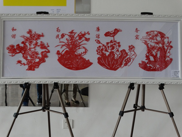 院领导参观我系廉政文化作品展 院领导参观我系廉政文化作品展