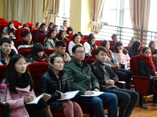 高润霞主任作新生学生干部专题培训讲座 高润霞主任作新生学生干部专题培训讲座