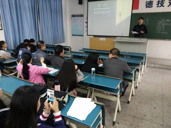 我系举行大学生职业规划设计大赛暨创业大赛预赛