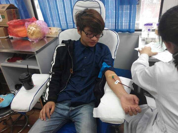 我系组织青年志愿者无偿献血活动 我系组织青年志愿者无偿献血活动