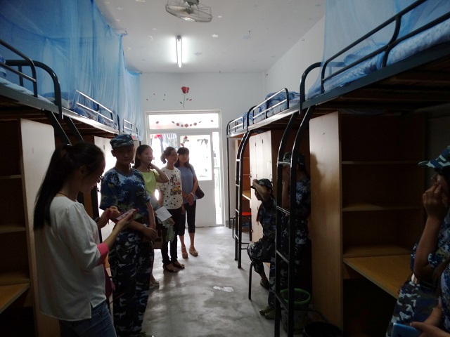 我系开展新生军训内务评比和节前宿舍安全卫生大检查活动 我系开展新生军训内务评比和节前宿舍安全卫生大检查活动