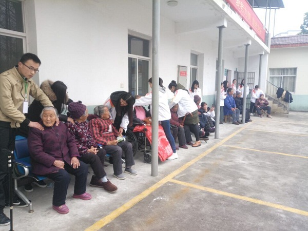 “学雷锋，我们在行动”