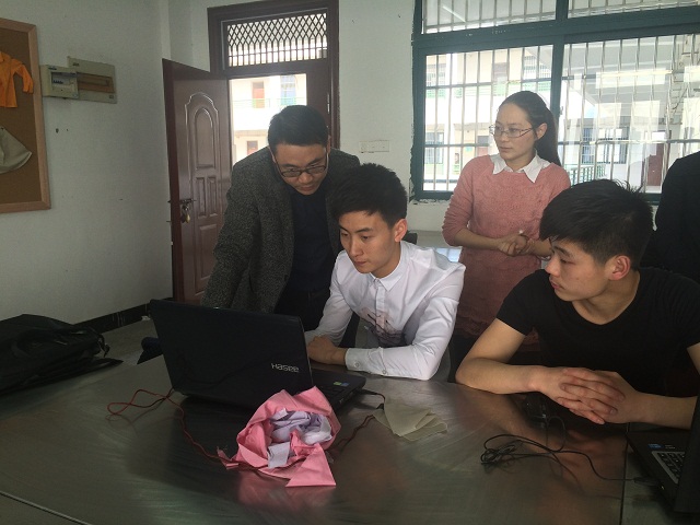我系邀请行业专家指导学生备战省技能大赛 我系邀请行业专家指导学生备战省技能大赛